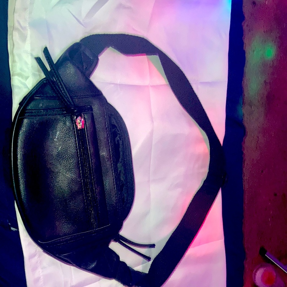 I am selling a Fanny pack